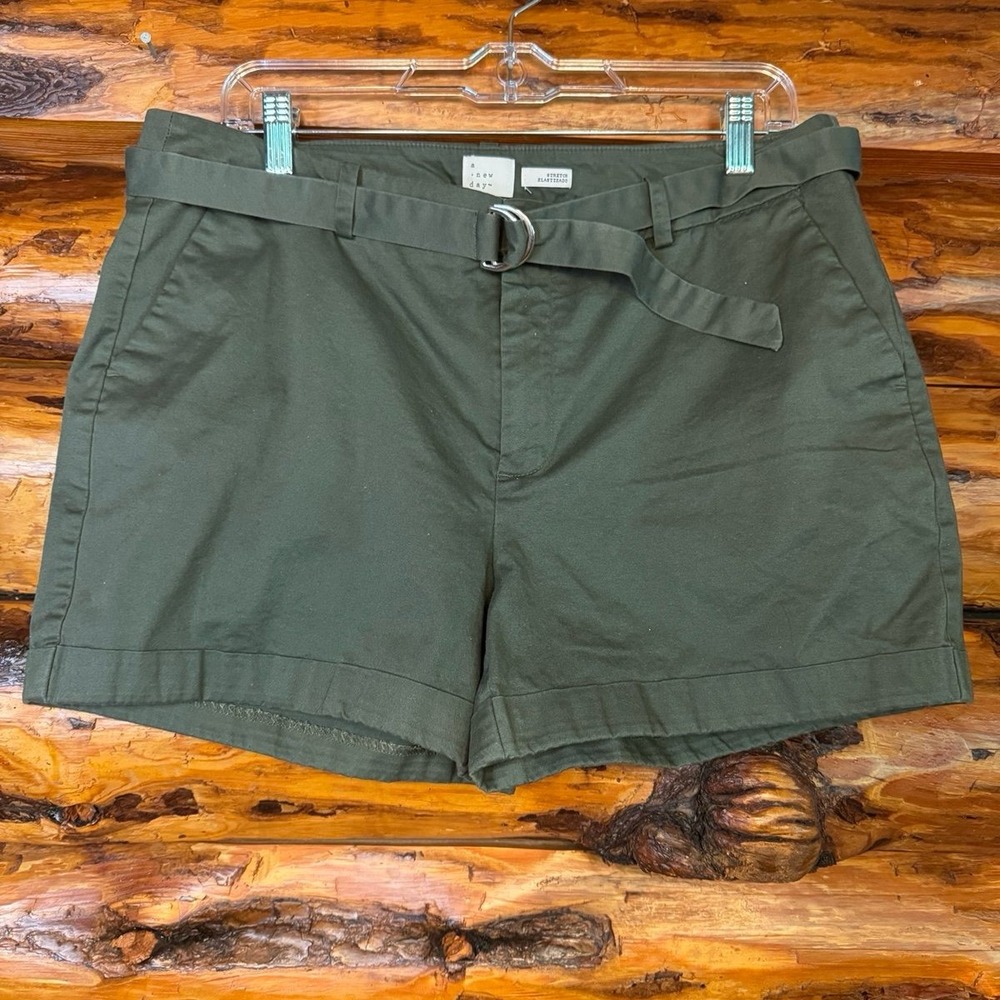 A New Day Belted Stretch Shorts Size 12